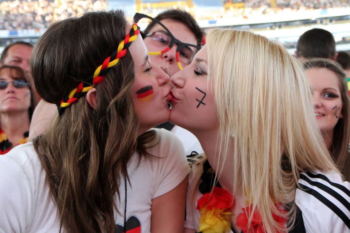 Supporters+of+the+German+national+football+team+kiss+before+the+start+of+the+Euro+2012+football+championships+match+Germany+vs+Denmark